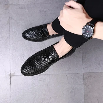 Homens de Um Pé Calçado de Couro dos Homens Versão coreana de Tecido de Borla, masculina Casual Sapatos de Couro Personalidade Juventude Tendência de Sapatos para homem