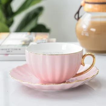 Cor-de-rosa Bonito Criativo Xícara de Porcelana e Pires de Cerâmica Simples Conjuntos de Chá Design Moderno Xícaras de Café Tazas Para Café