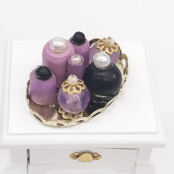 1Set 1:12 Escala Roxo Perfume Bandeja de Móveis em Miniatura Modelo de Tecido Mini-Móveis de Casa de bonecas Boneca de Quarto, Banheira casinha de Bonecas