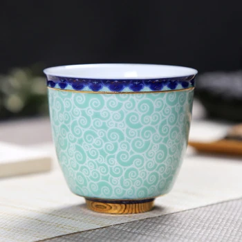 A azul e a branca da porcelana do xícara de chá de grande tamanho em esmalte pintado de cor de ouro, cheia de flores copo de estilo retro xícara de chá de Mestre único Copo